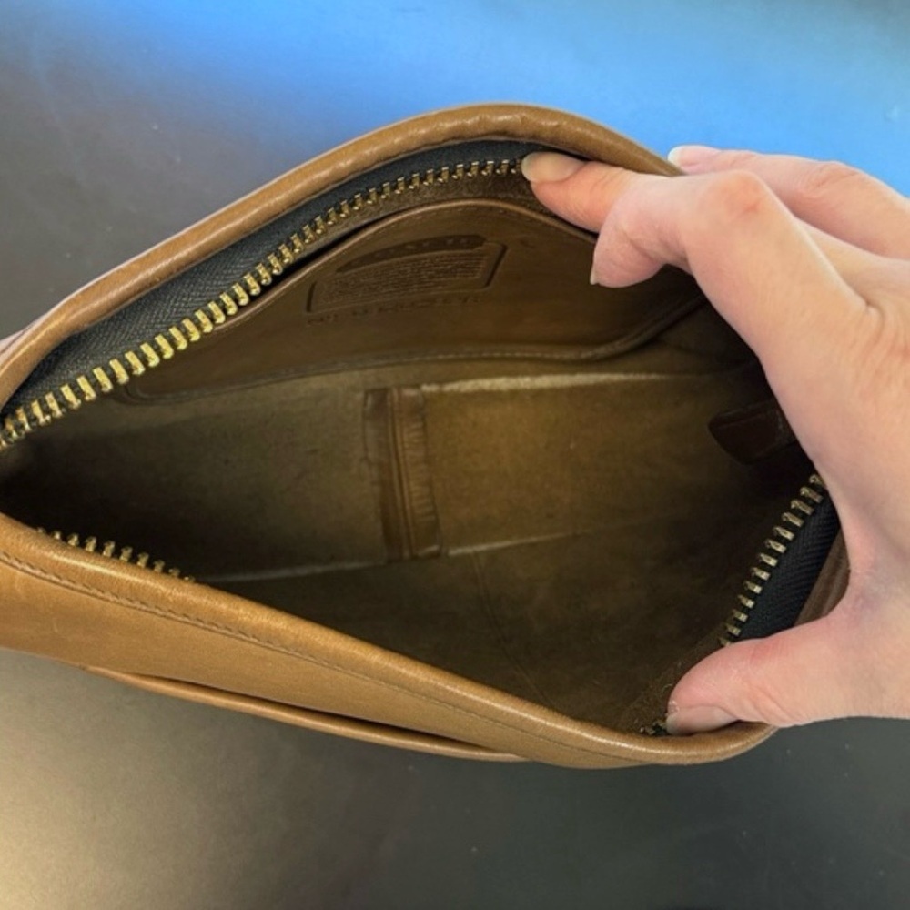 COACH Vintage 
Companion 9300 Shoulder Bag, tobacco - Picture 5 of 9